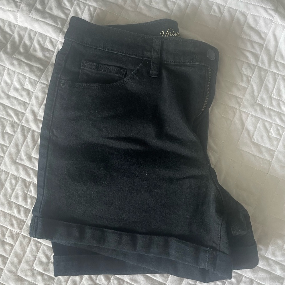 Universal Thread Black Short